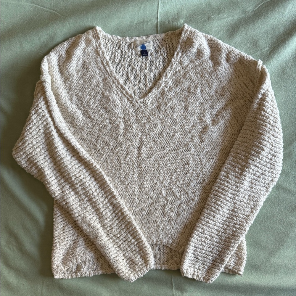 Universal Thread Women's Beige V-Neck Sweater